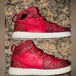 Air Jordan 1 High Retro GS BG GYM RED Elephant Print Red Toddlers 10C 826715-600